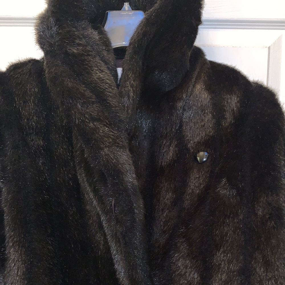 Beautiful Monterey Fashions Black Faux Fur Coat Made in USA - Picture 9 of 10